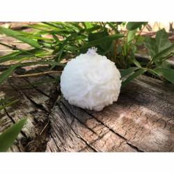 bougie artisanale en fleur colorée blanc