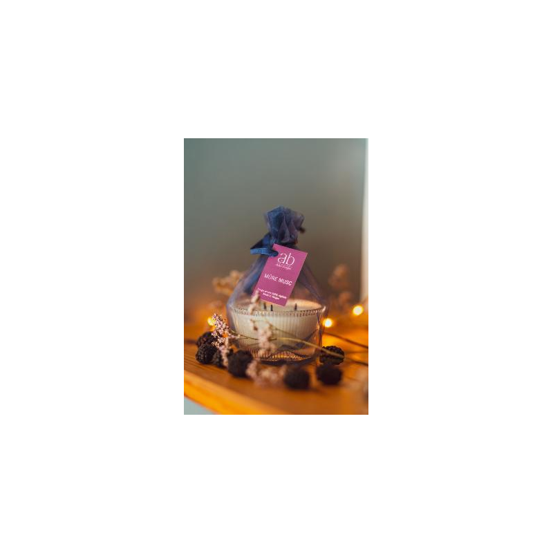 bougie artisanale parfumée à la mure et musc bougie artisanale parfumée à la mure et musc